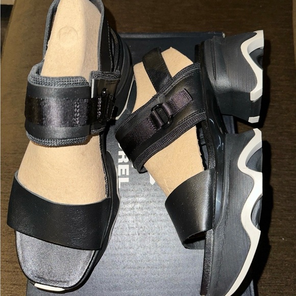 SOLD! Sorel kinetic impact sandal - Picture 2 of 7